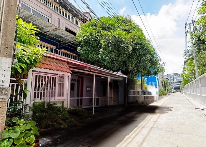 Hostel Sunshiny-bb Near Punnavithi Bts Station *