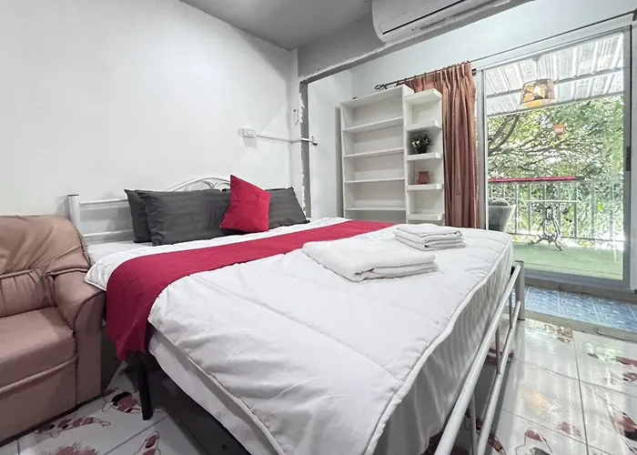Hostel Sunshiny-bb Near Punnavithi Bts Station *