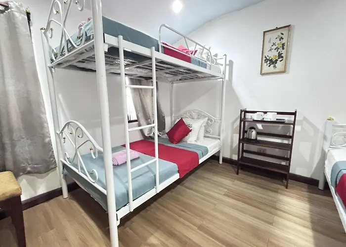Hostel Sunshiny-bb Near Punnavithi Bts Station Bangkok